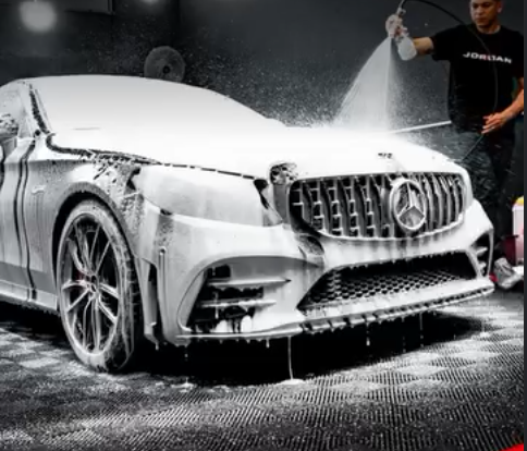 Lavagem detalhada — estética automotiva na Pequena Film's