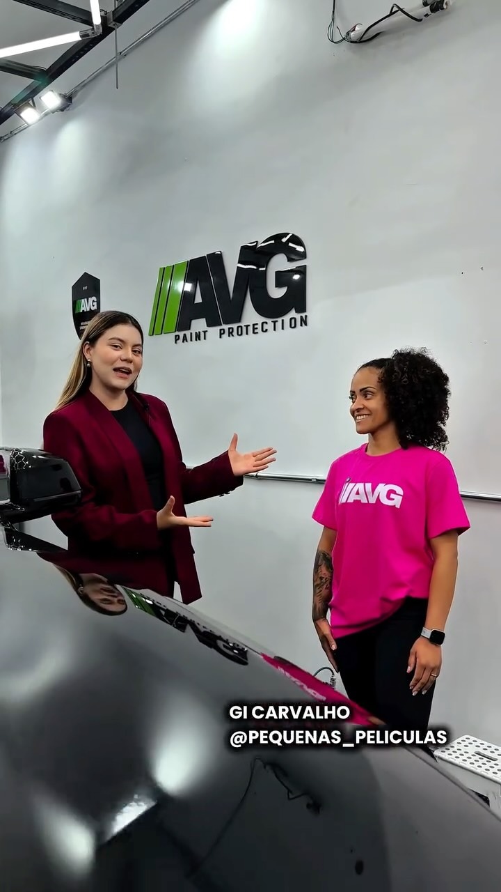 Gi Carvalho, proprietária da Pequena Film's, no estúdio AVG Paint Protection